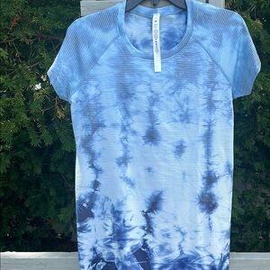 Lululemon Blue Tie-Dye Women's Top NWOT